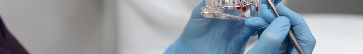 32620cbe-0884-45cd-9c4c-c816ef16ebc4-blizkii-vzglad-na-stomatologiceskie-pribory (2) (3).jpg